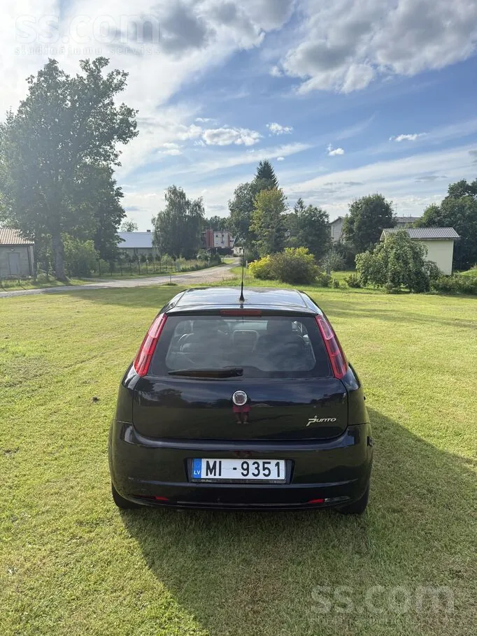 Fiat Grande Punto 2009 photo 4