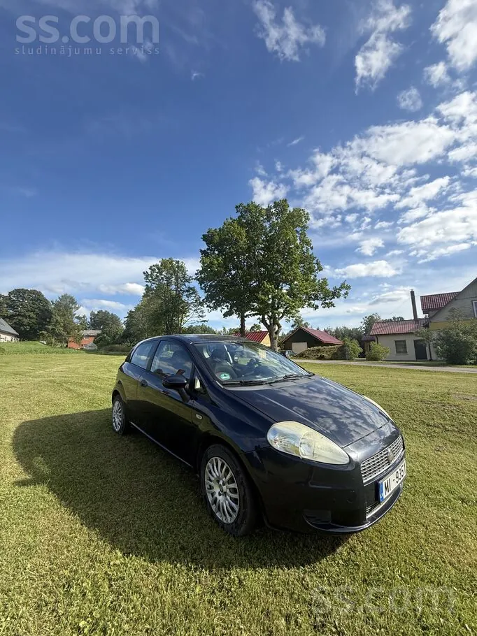 Fiat Grande Punto 2009 photo 2
