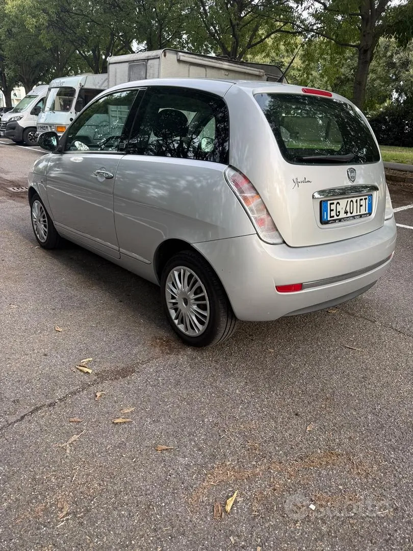 Lancia Ypsilon 2011 photo 3