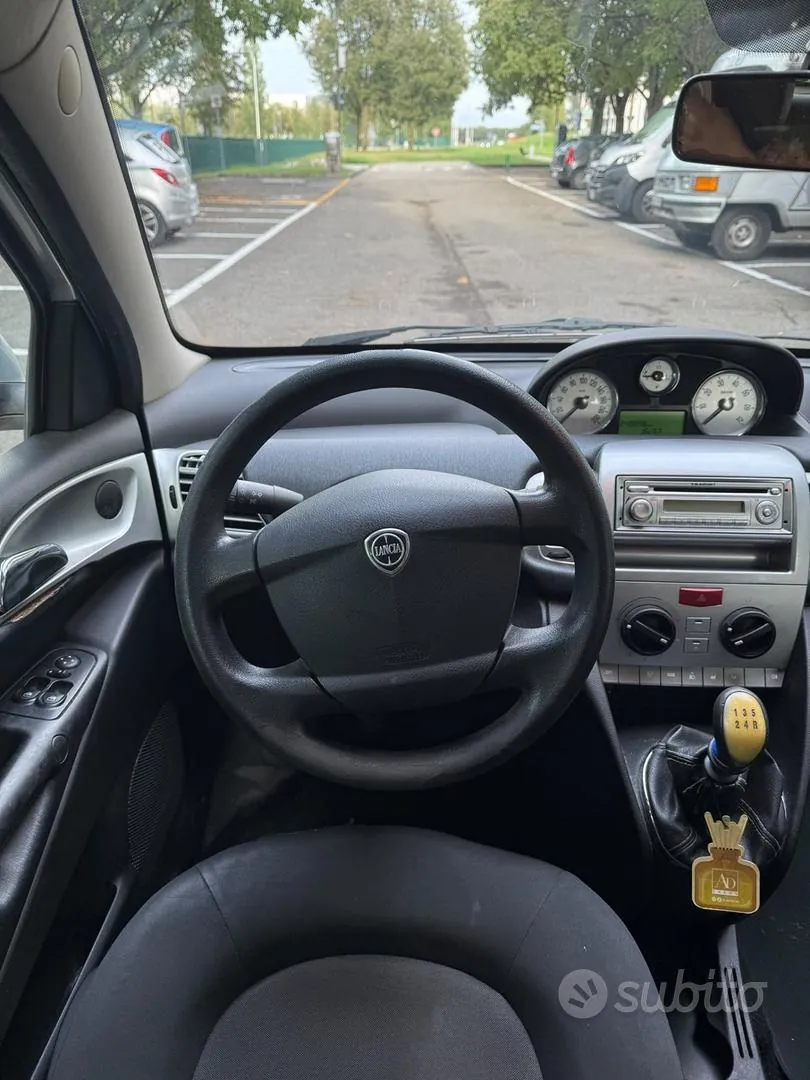 Lancia Ypsilon 2011 photo 5