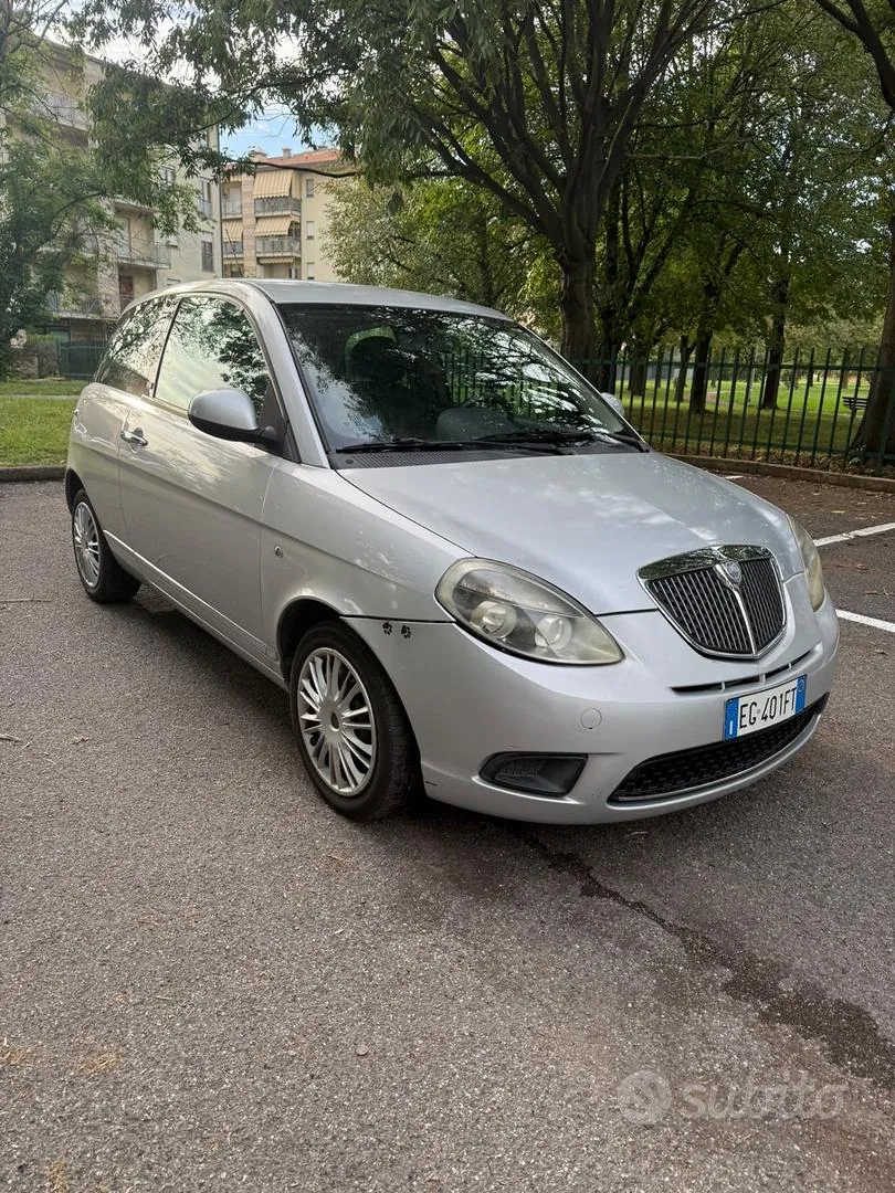 Lancia Ypsilon