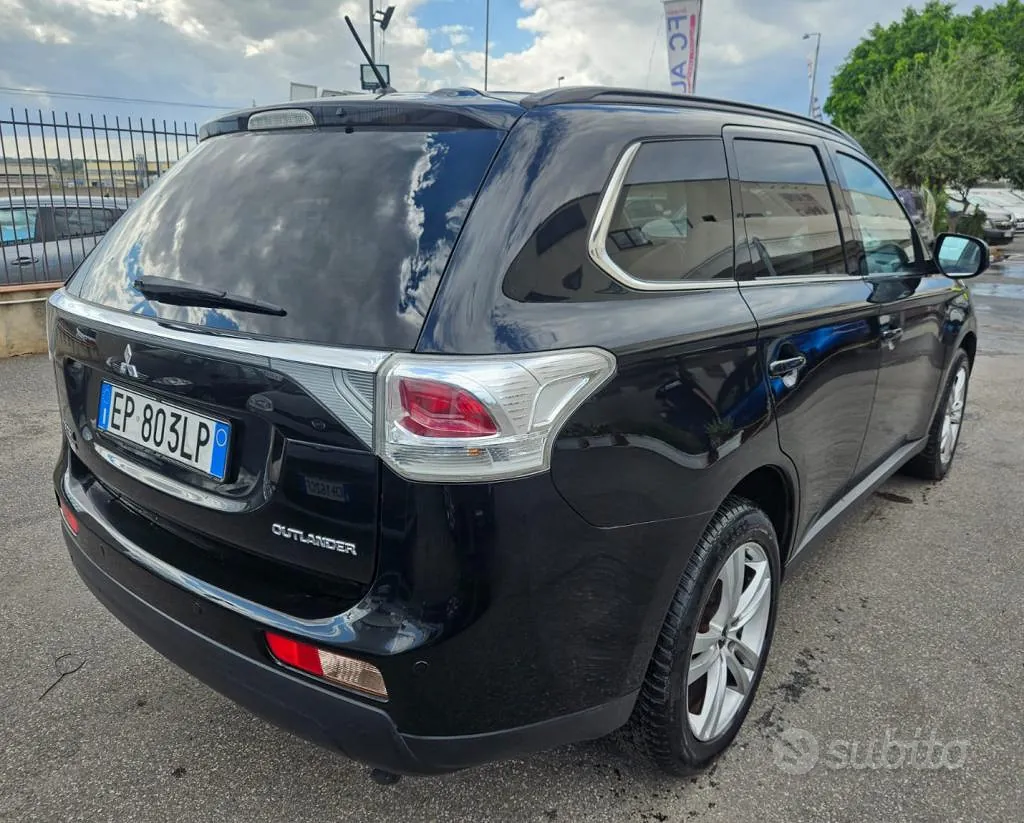 Mitsubishi Outlander 2013 photo 4