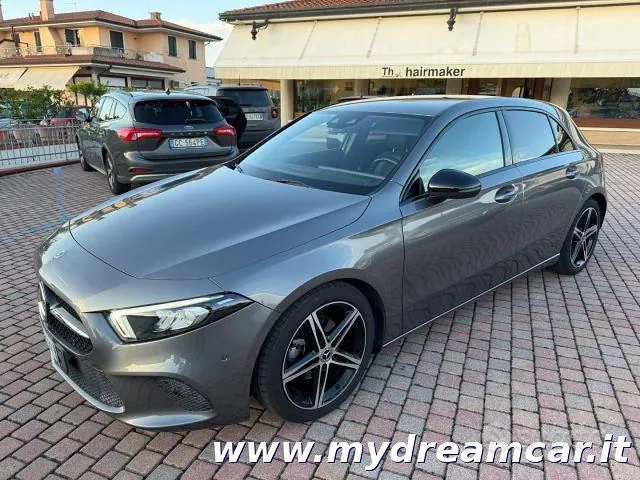 Mercedes-Benz A 180 2018 photo 2