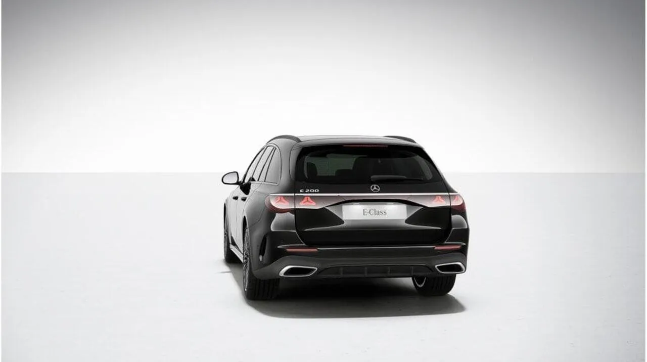 Mercedes-Benz E-Class photo 4