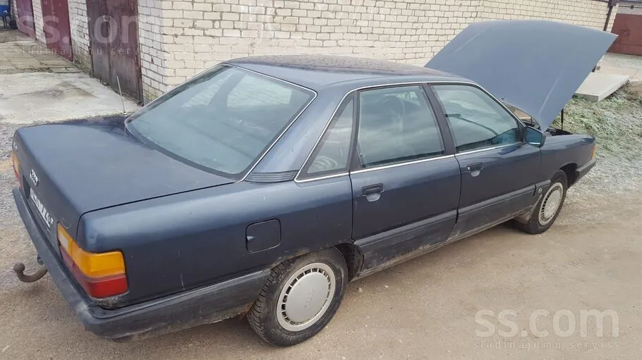 Audi 100
