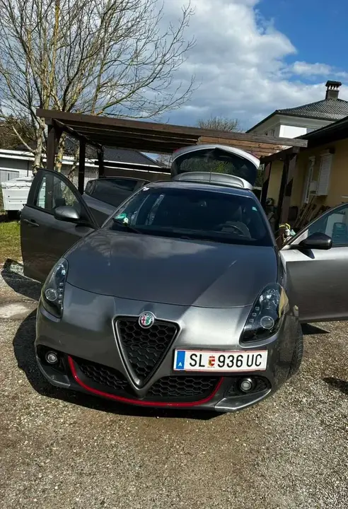 Alfa Romeo Giulietta 2016 photo 2