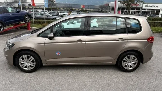 Volkswagen Touran 2017 photo 2
