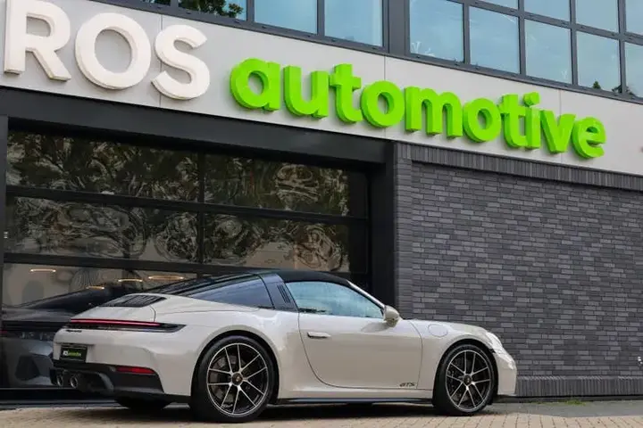 Porsche 911 2026 photo 2