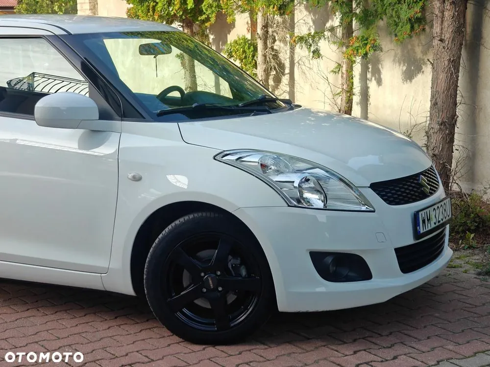Suzuki Swift 2012 photo 3