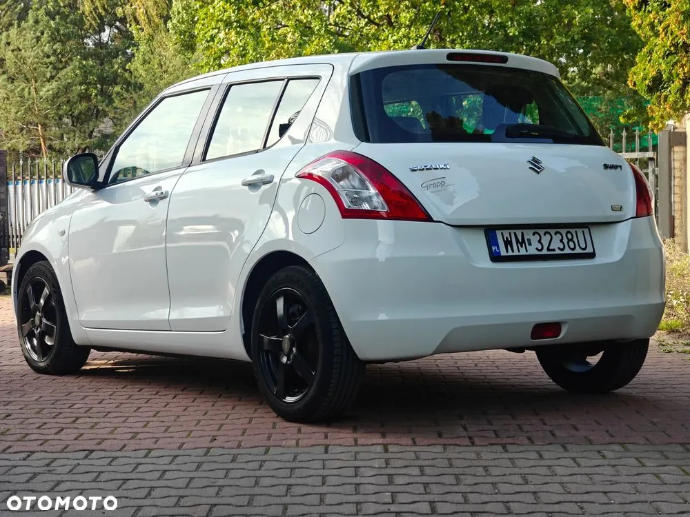 Suzuki Swift 2012 photo 2