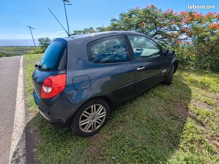 Renault Clio 2008 photo 2