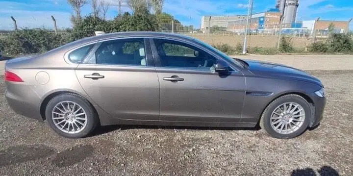 Jaguar Xf 2016 photo 3