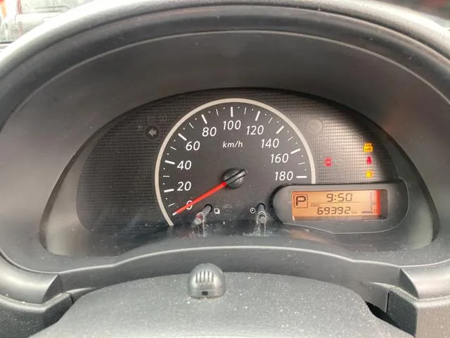 Nissan March 2019 photo 2