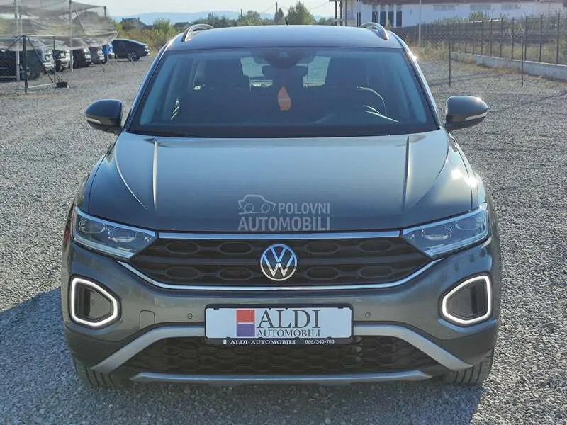 Volkswagen T-Roc 2023 photo 2