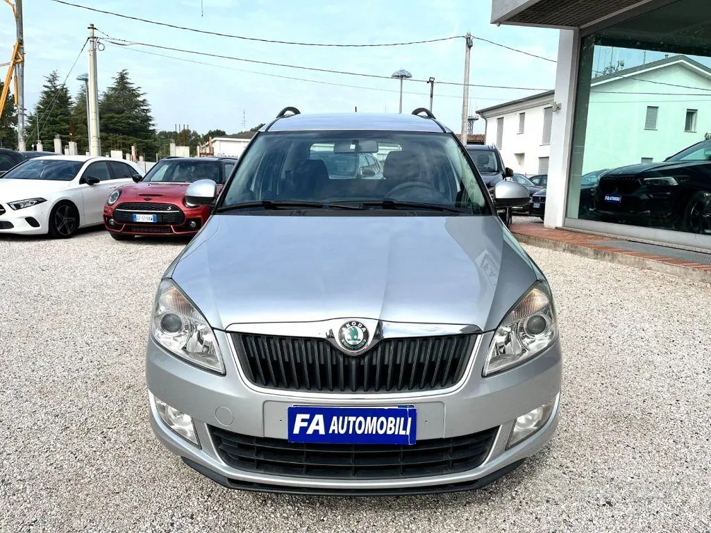 Skoda Roomster 2011 photo 3