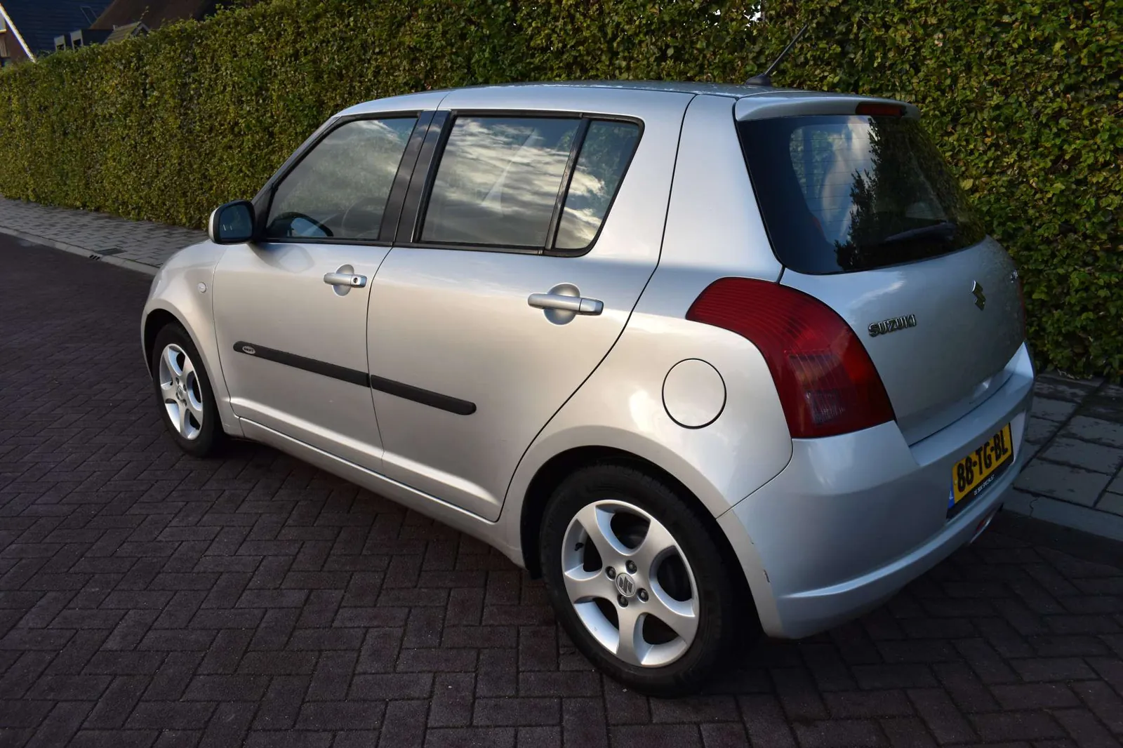 Suzuki Swift 2006 photo 4