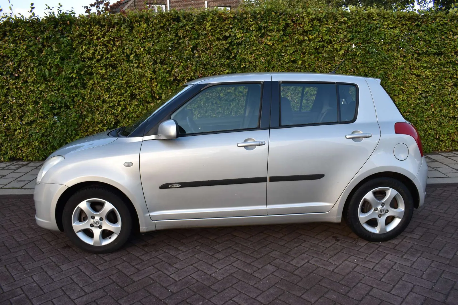 Suzuki Swift 2006 photo 3