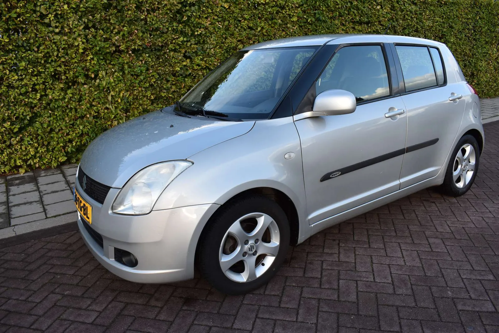 Suzuki Swift 2006 photo 5