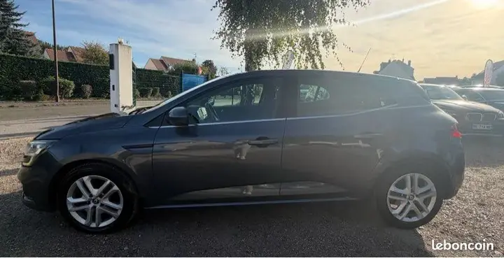 Renault Megane 2017 photo 2