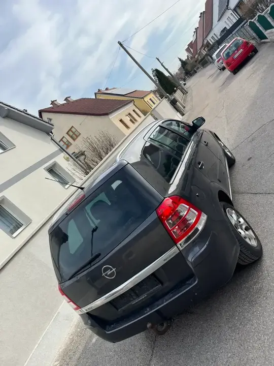Opel Zafira 2011 photo 3