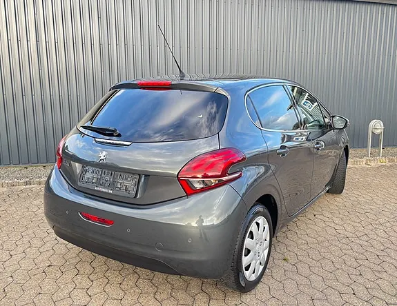 Peugeot 208 2015 photo 2