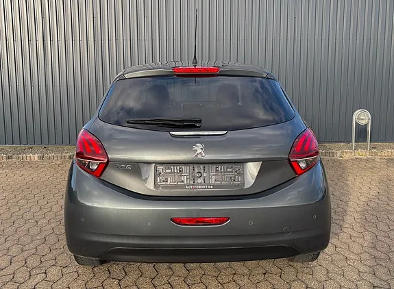 Peugeot 208 2015 photo 5
