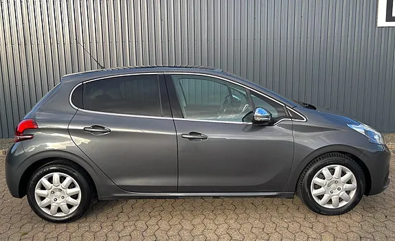 Peugeot 208 2015 photo 3