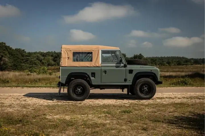 Land Rover Defender 1984 photo 3