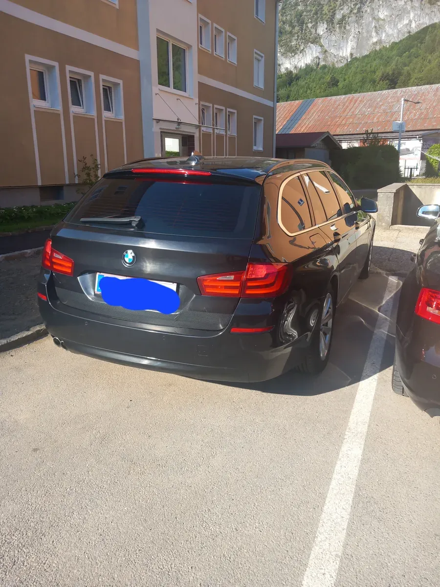 BMW 5 Series 2011 photo 2