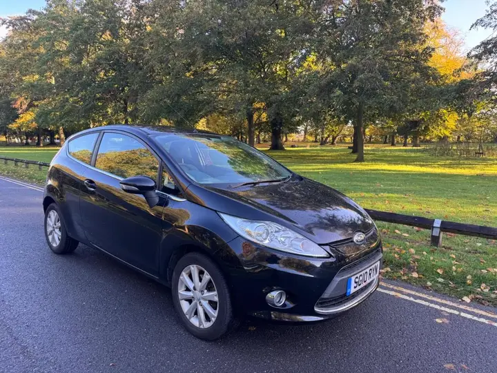 Ford Fiesta 2010 photo 3