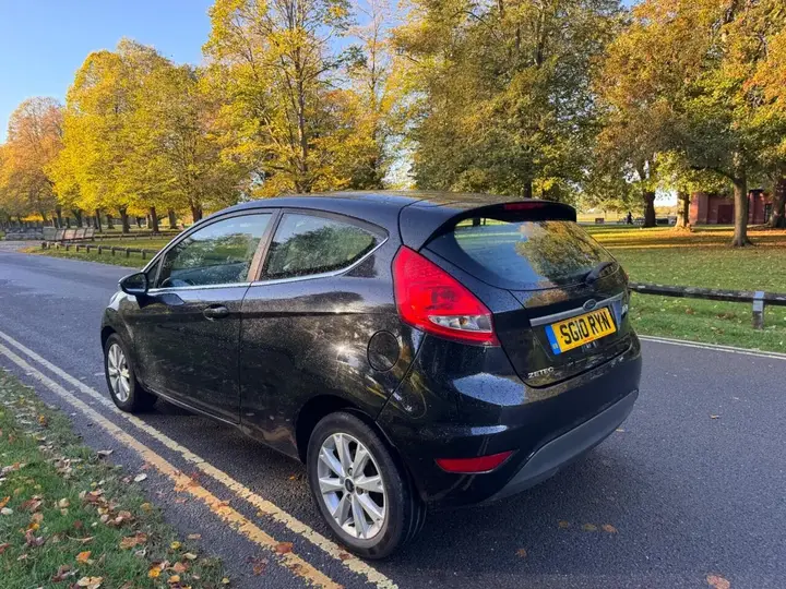 Ford Fiesta 2010 photo 4