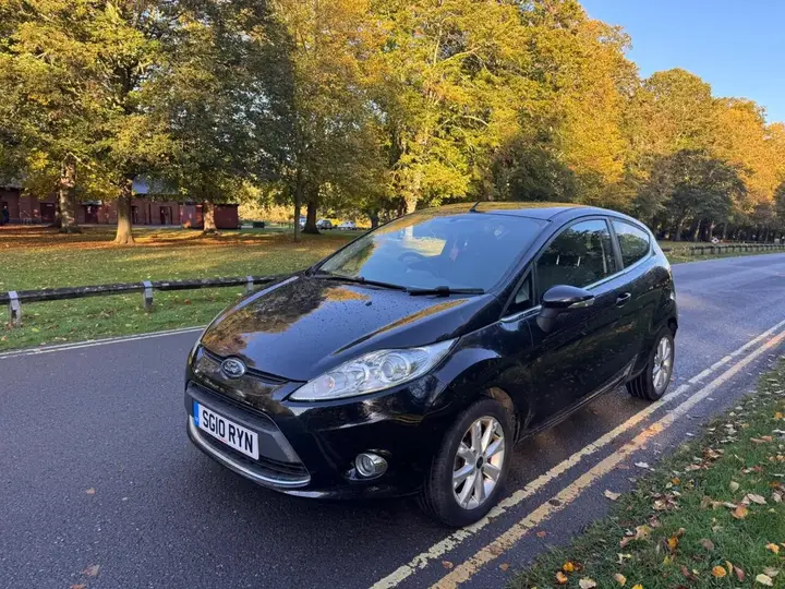 Ford Fiesta 2010 photo 2