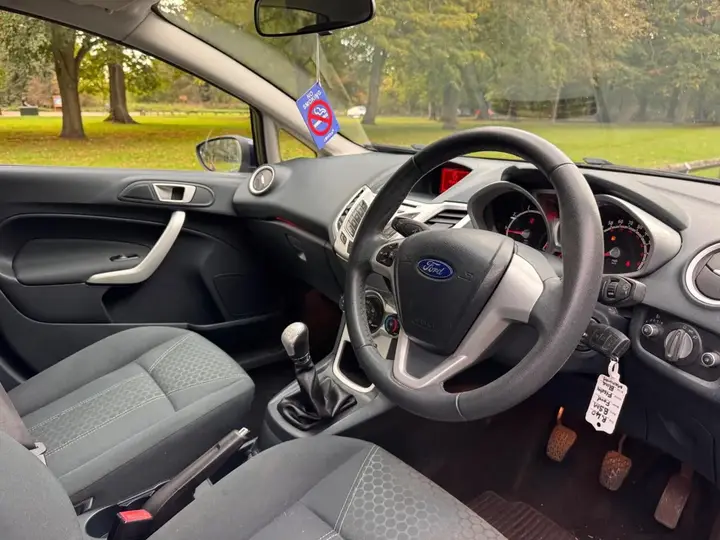 Ford Fiesta 2010 photo 5