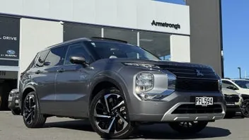 Mitsubishi Outlander 2022 photo 2