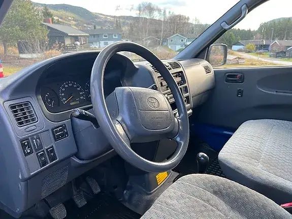 Toyota Hiace 2002 photo 3