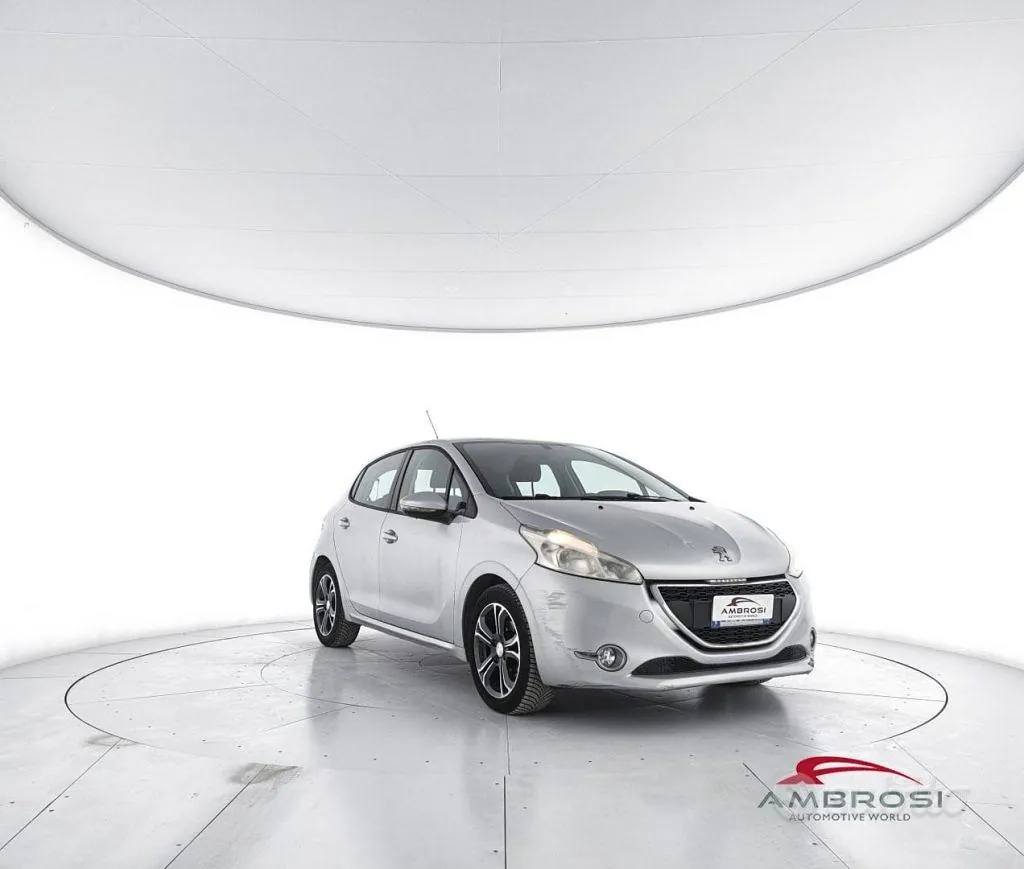 Peugeot 208 2014 photo 2