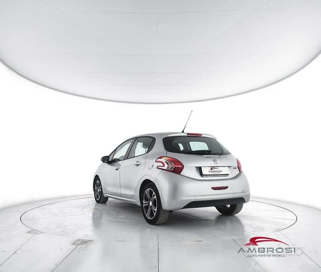 Peugeot 208 2014 photo 4