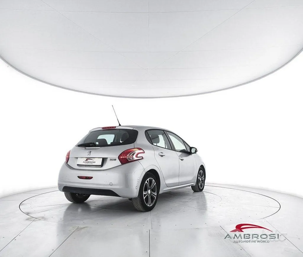 Peugeot 208 2014 photo 3
