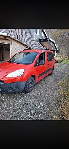 Peugeot Partner 2011 photo 2