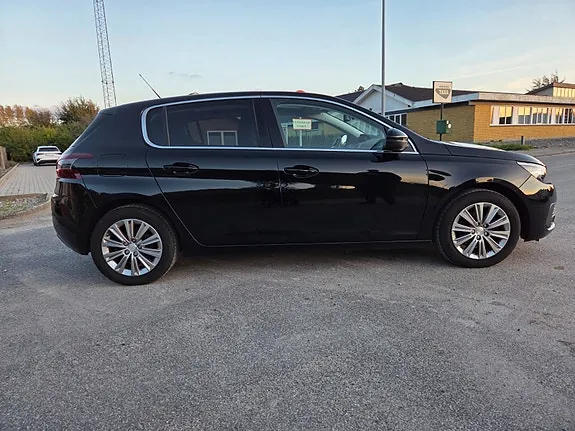 Peugeot 308 2020 photo 2