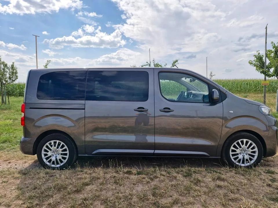 Peugeot Traveller