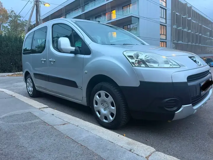 Peugeot Partner 2011 photo 2