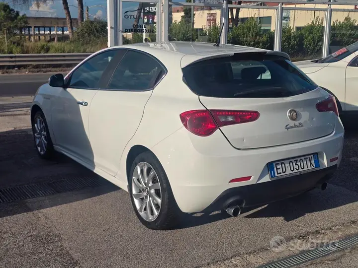 Alfa Romeo Giulietta 2011 photo 4