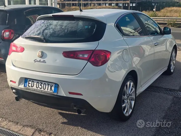 Alfa Romeo Giulietta 2011 photo 3