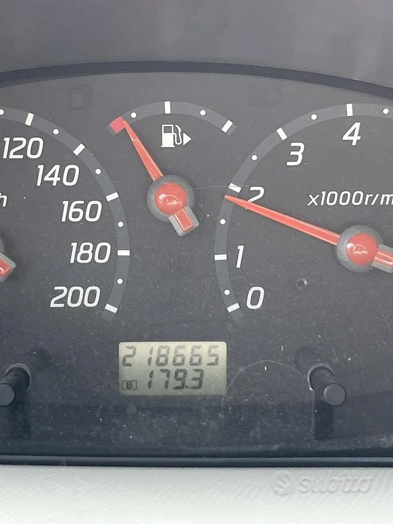 Nissan Micra 2004 photo 3