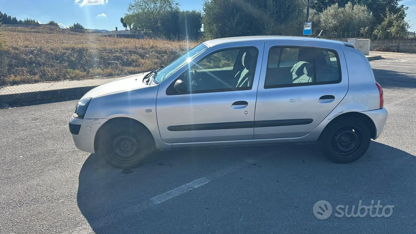 Renault Clio 2010 photo 2