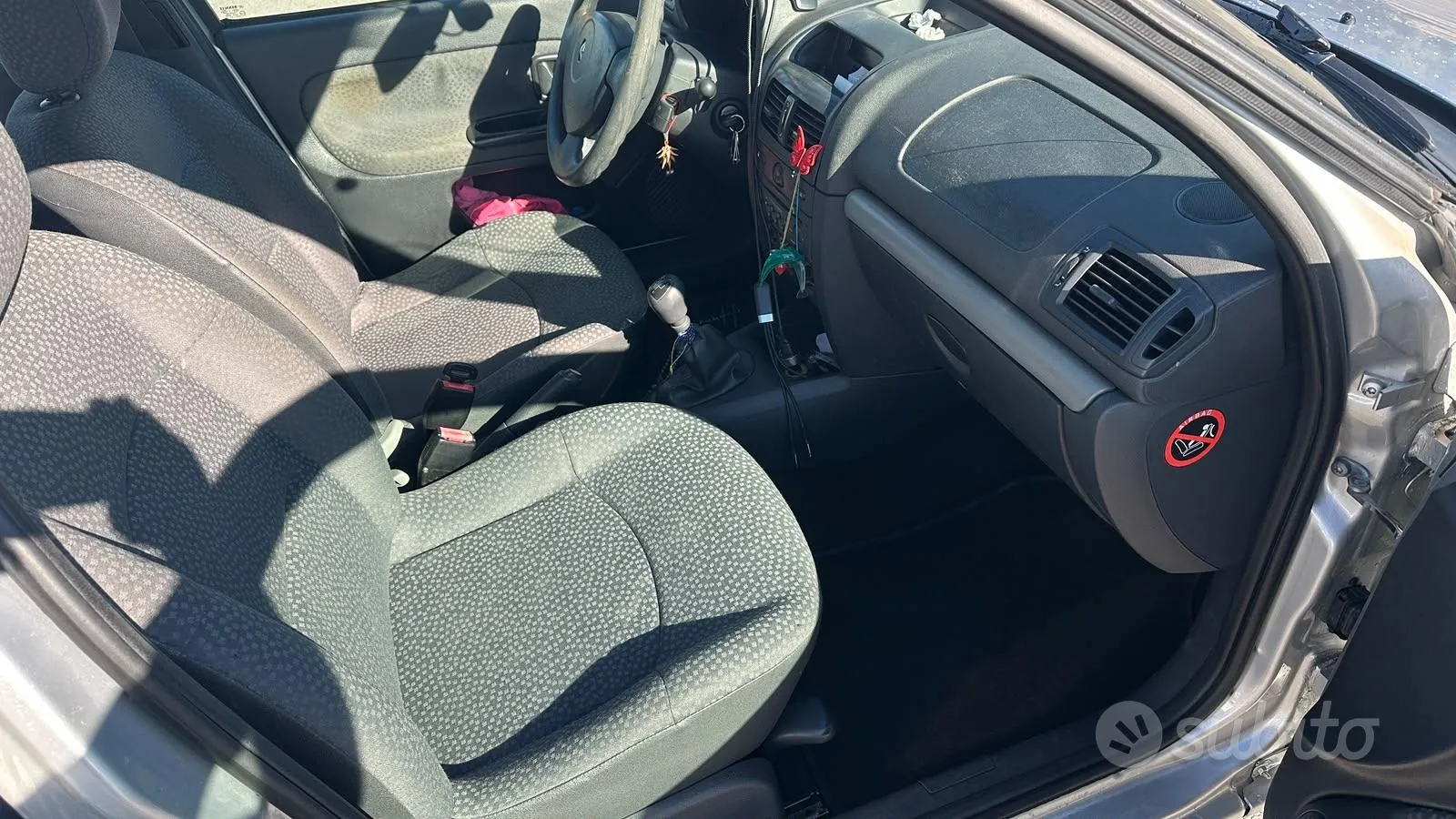 Renault Clio 2010 photo 5