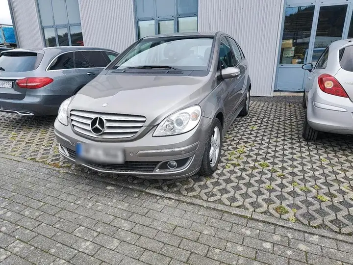 Mercedes-Benz B200