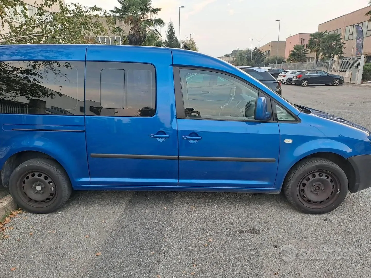 Volkswagen Caddy Maxi 2009 photo 3