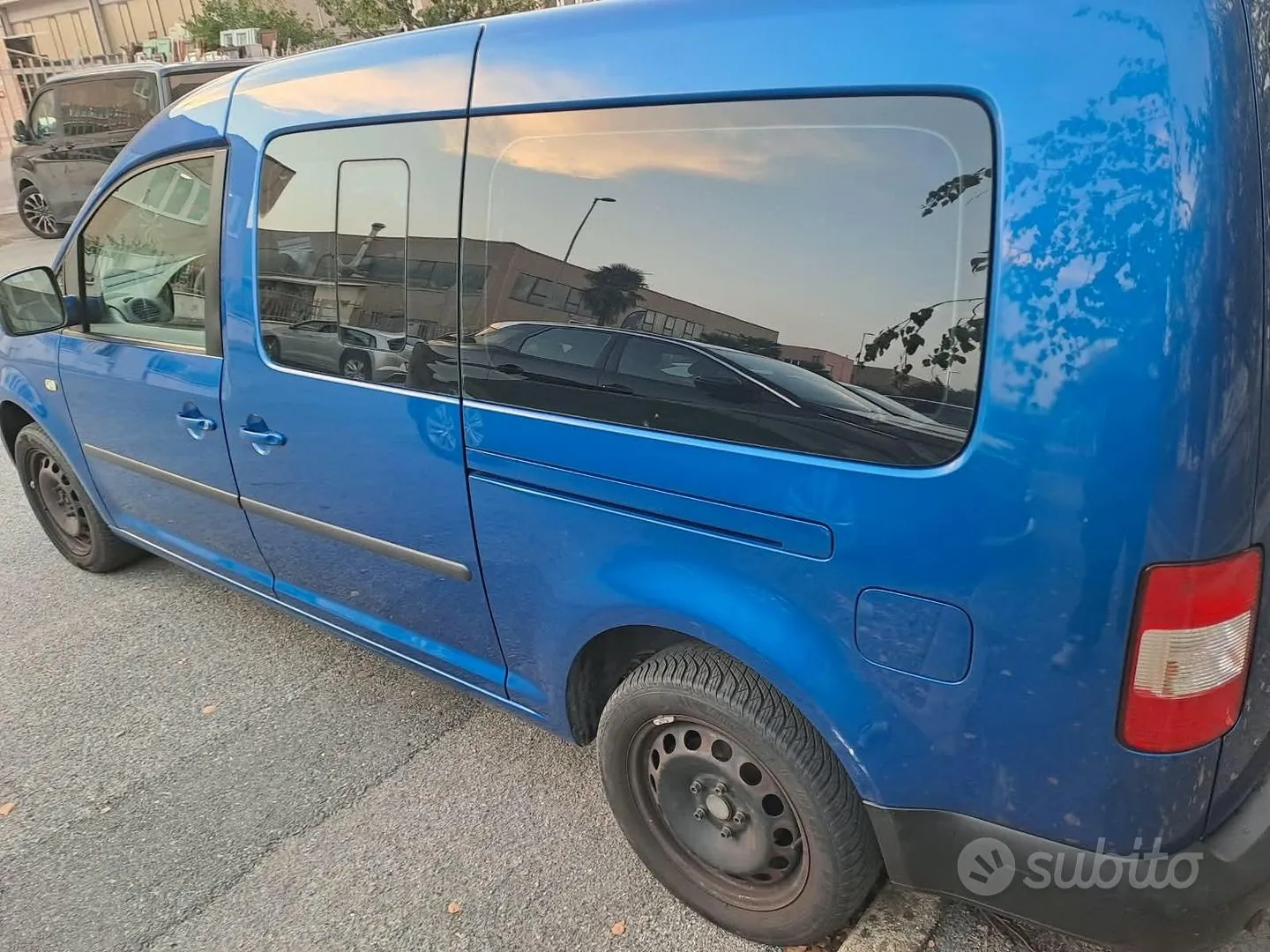 Volkswagen Caddy Maxi 2009 photo 4